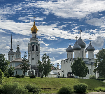 Вологодский кремль. Справа – Софийский собор (1568-1570). Фото: funart.pro