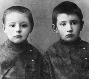 Братья Курчатовы: Борис (слева) и Игорь (справа). 1910