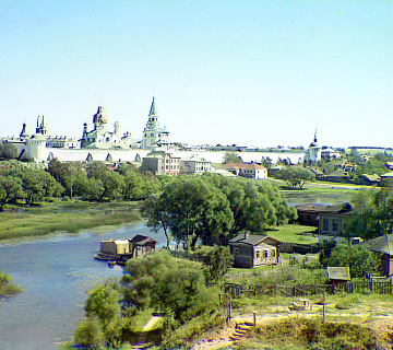 Общий вид на Успенский монастырь. Александров. 1911. Автор фото: С. М. Прокудин-Горский