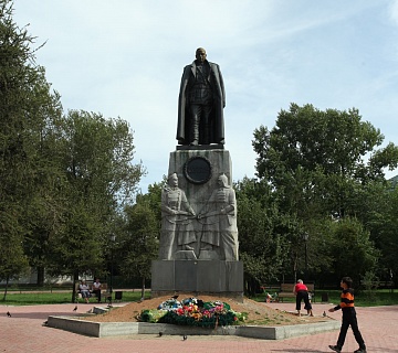 Памятник адмиралу А. В. Колчаку в Иркутске. Фото: gallery.ykt.ru