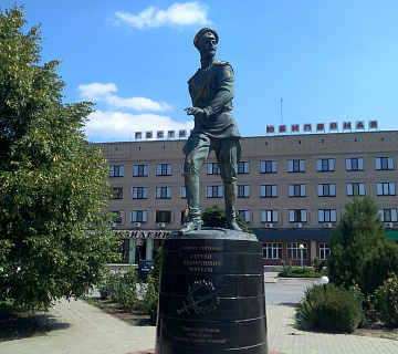 Сальск. Памятник генералу Маркову. Является первым в России памятником деятелю Белого движения (установлен в 2003). Автор фото: Алекс Астрал. Фото: ru.wikipedia.org