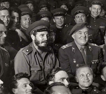 Встреча Ансамбля Александрова с Фиделем Кастро на Кубе. 1961. Фото: leonidharitonov.ru