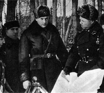 Битва за Москву. Второй справа – начальник штаба 16-й армии генерал-майор Малинин. Декабрь 1941