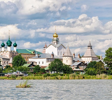 Вид на Ростов со стороны оз. Неро. Автор фото: Михаил Михин. Фото: panoramio.com